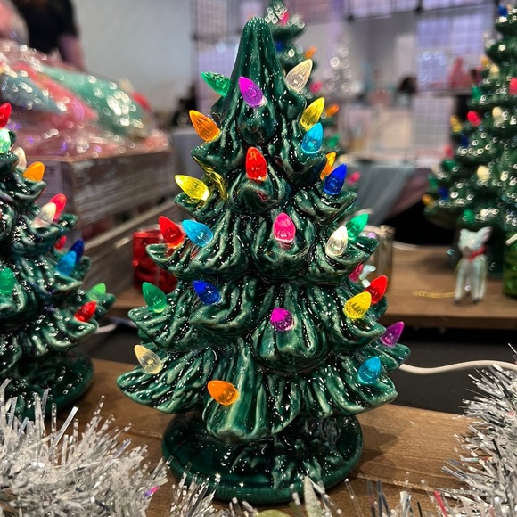 Pretty Girls Make Clay Other - Vintage Style Mini Ceramic Christmas tree
